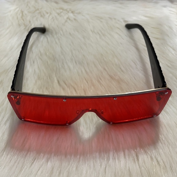 Oversize Sunglasses - Picture 4 of 9